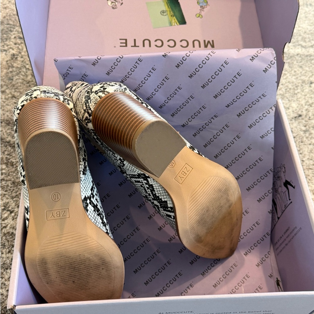 Snakeskin Ankle Boots pointed toe with a chunky stacked heel. Sz 10 - Picture 8 of 9